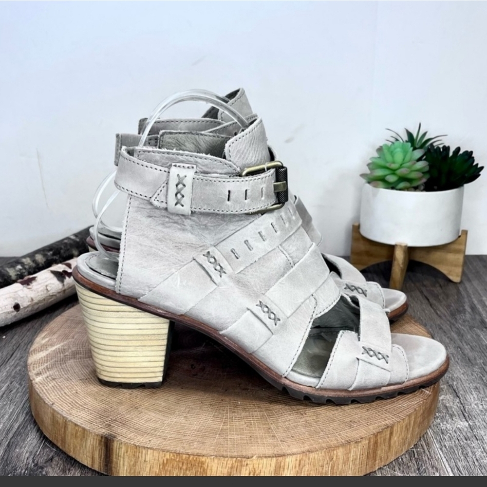 Sorel | Nadia Buckle Heeled Sandals in Kettle Grey NL2841-005 Size 10